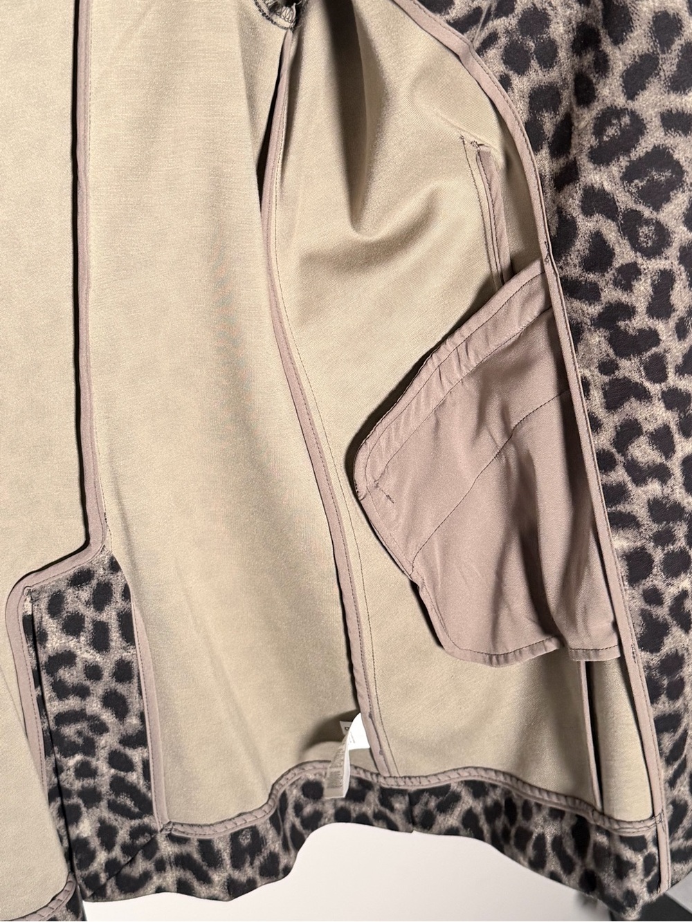 CAbi Leopard Print Blazer Jacket in Black and Tan Sz 2 - Picture 9 of 15